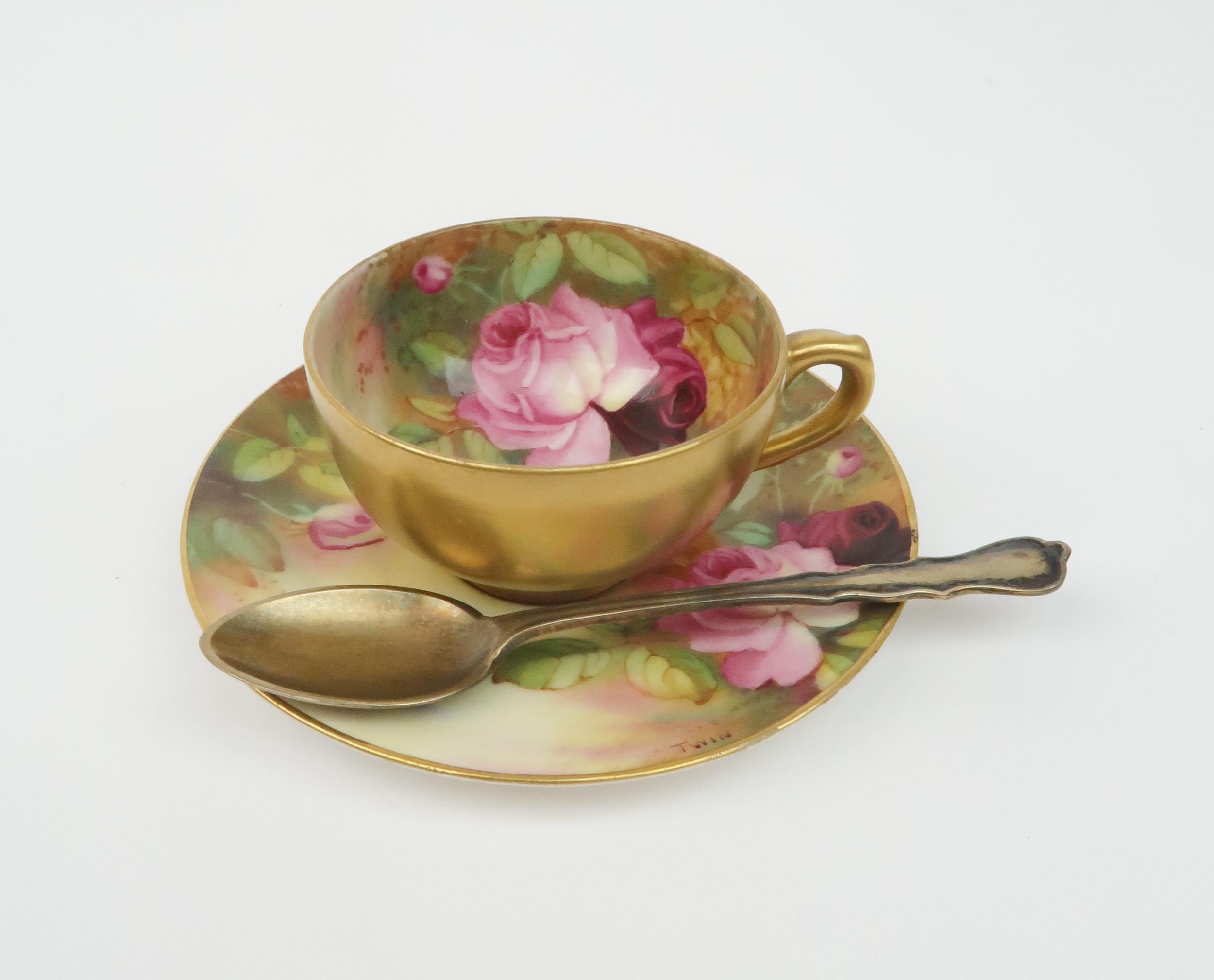 A ROYAL WORCESTER BOXED SET OF SIX DEMITASSE COFFEE CUPS AND SAUCERS each painted with roses in a - Image 6 of 8