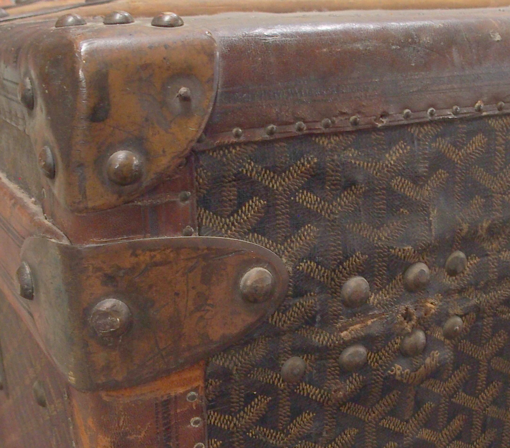 AN E GOYARD PARIS LEATHER AND WOOD BOUND STEAMER TRUNK with all-over printed design, leather edges - Image 22 of 29