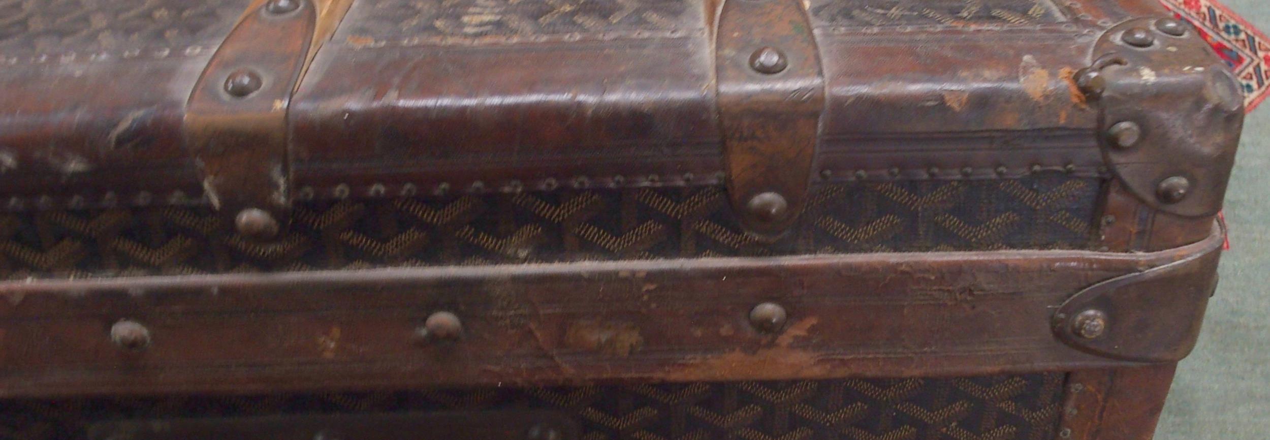 AN E GOYARD PARIS LEATHER AND WOOD BOUND STEAMER TRUNK with all-over printed design, leather edges - Image 19 of 29