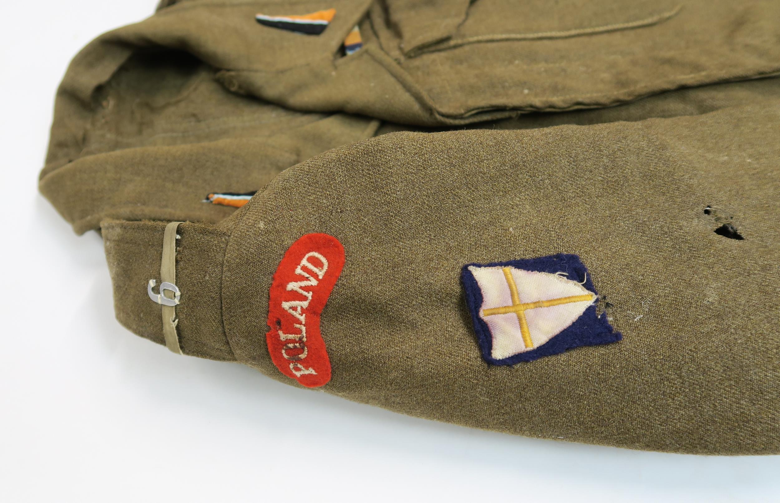 A WW2 POLISH 2ND CORPS BATTLEDRESS BLOUSE In khaki wool serge, with epaulettes bearing rank of - Image 3 of 6