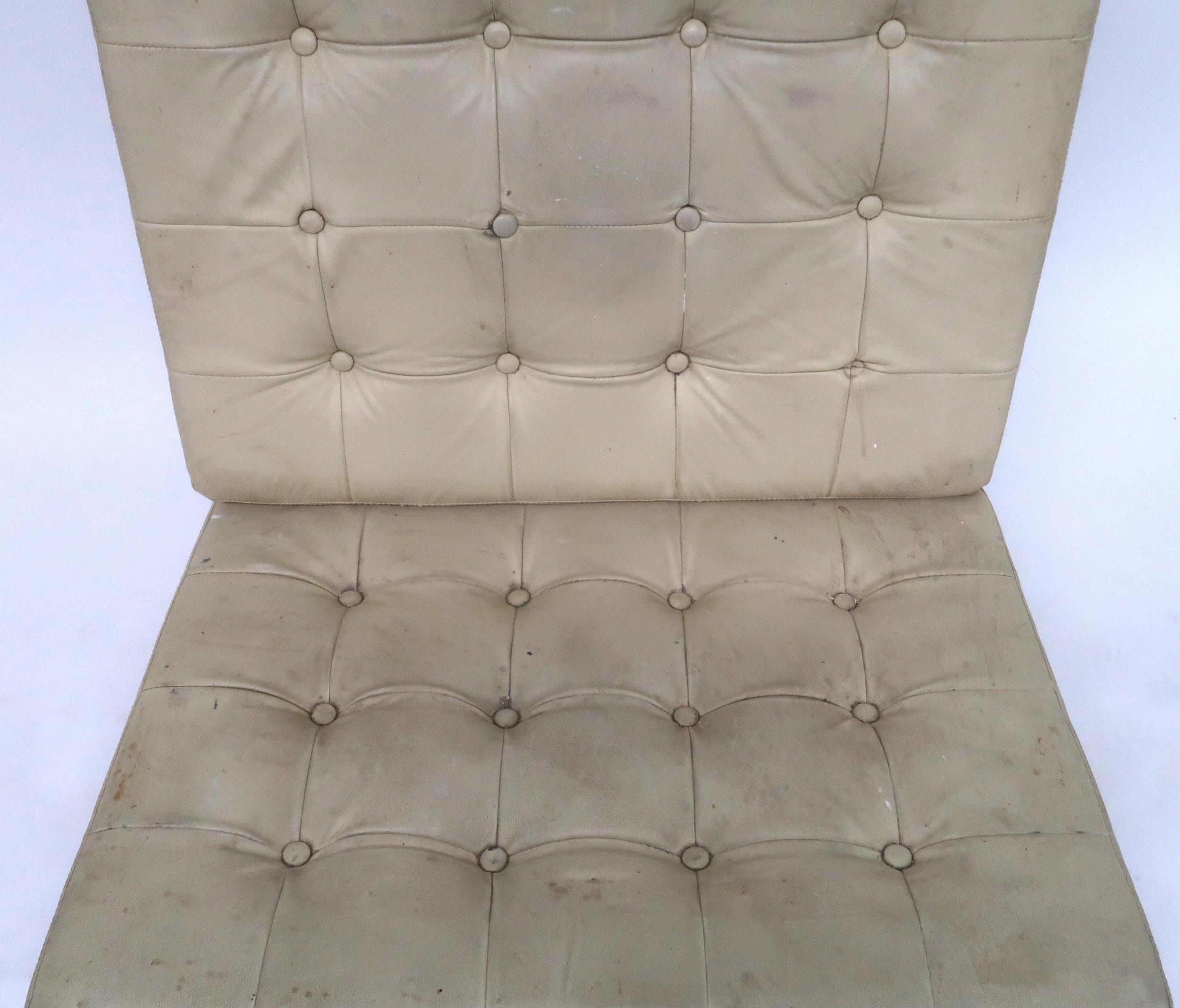 A 20TH CENTURY AFTER LUDWIG MIES VAN DER ROHE "BARCELONA" CHAIR with cream vinyl button back - Image 5 of 7