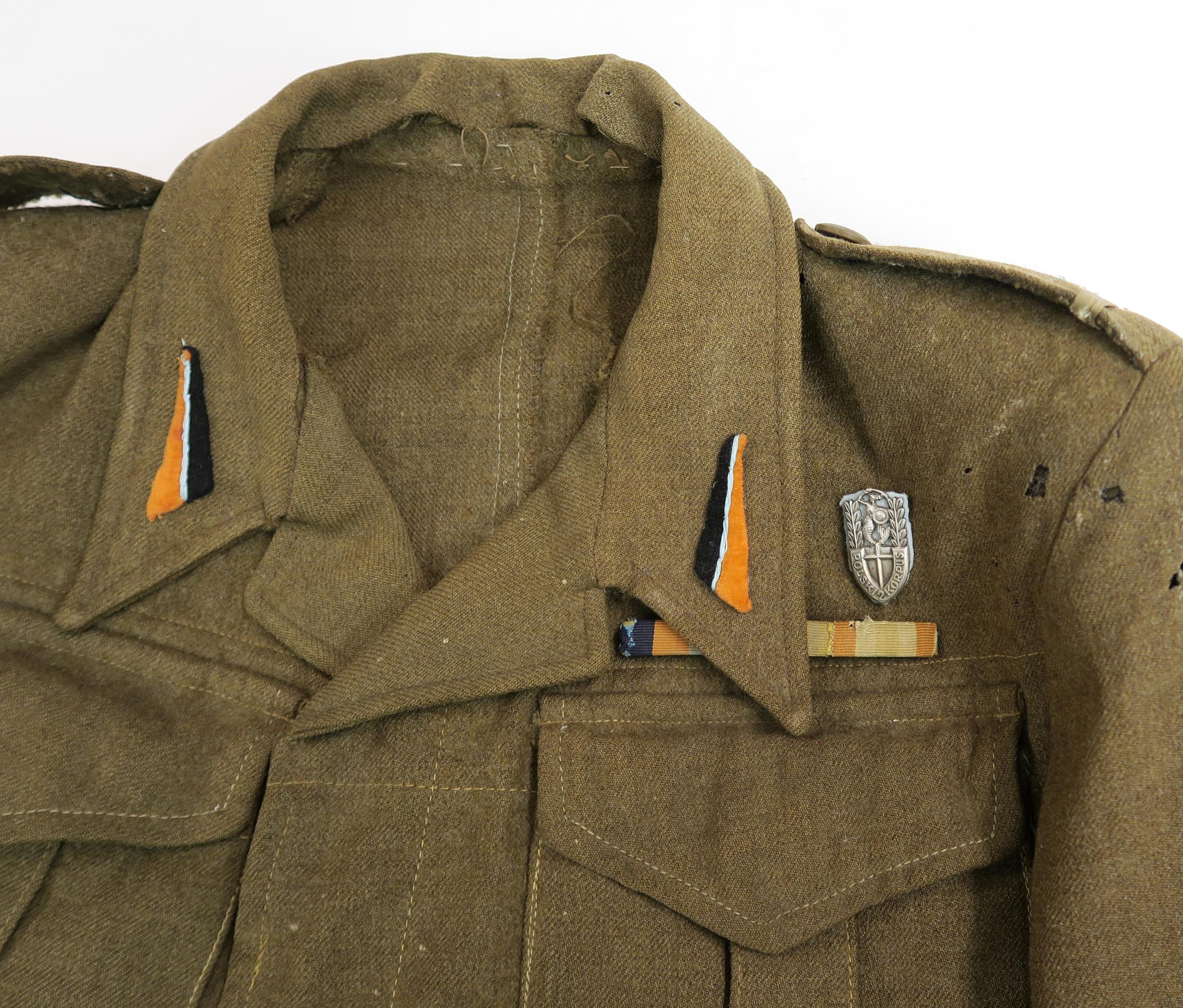 A WW2 POLISH 2ND CORPS BATTLEDRESS BLOUSE In khaki wool serge, with epaulettes bearing rank of - Image 4 of 6