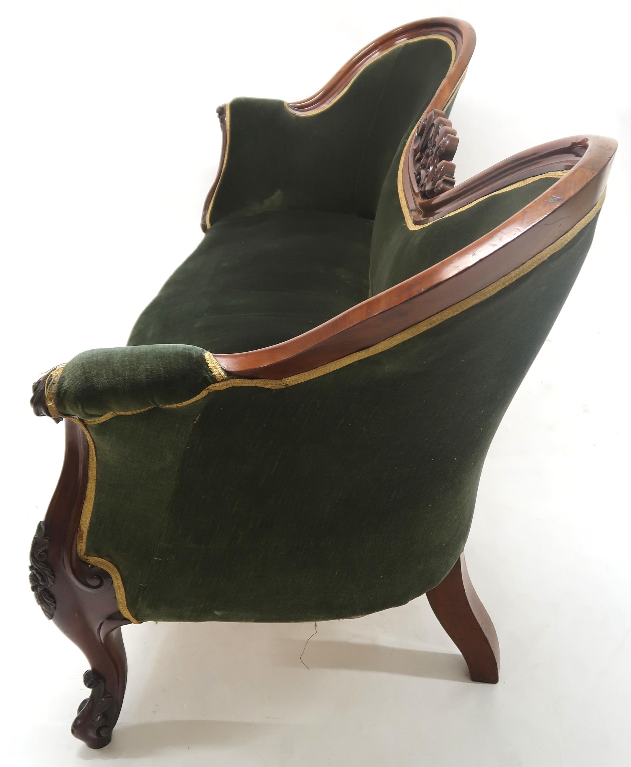 A VICTORIAN WALNUT FRAMED TWIN SPOONBACK SALON SETTEE with carved scrolled surmount over velour - Image 7 of 8