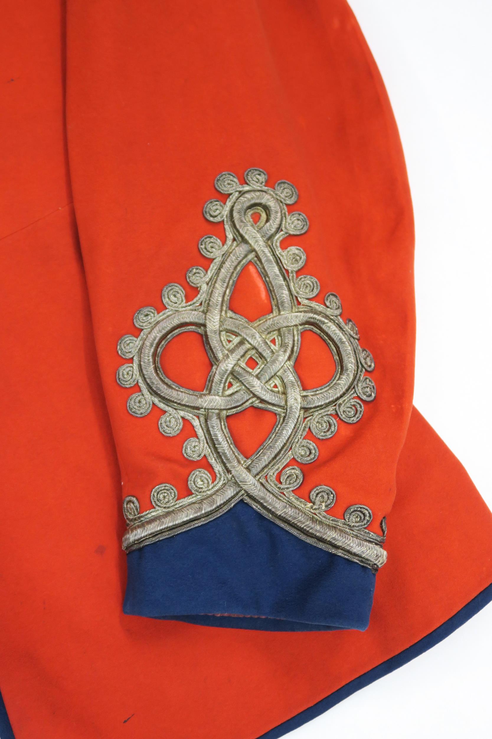 A VICTORIAN QUEEN'S OWN GLASGOW YEOMANRY LIEUTENANT-COLONEL'S SCARLET TUNIC Of fine Melton wool - Image 2 of 5