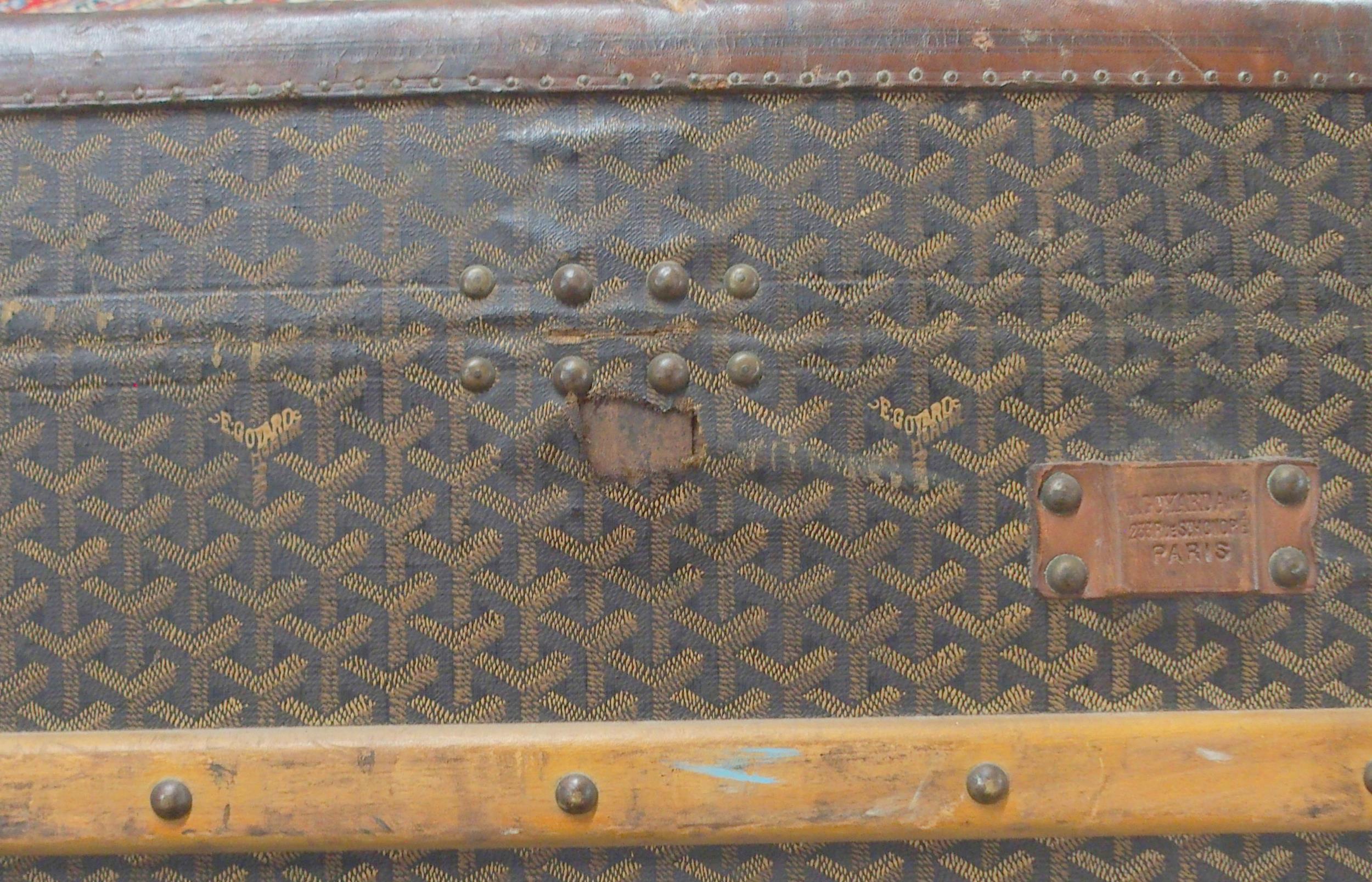 AN E GOYARD PARIS LEATHER AND WOOD BOUND STEAMER TRUNK with all-over printed design, leather edges - Image 21 of 29