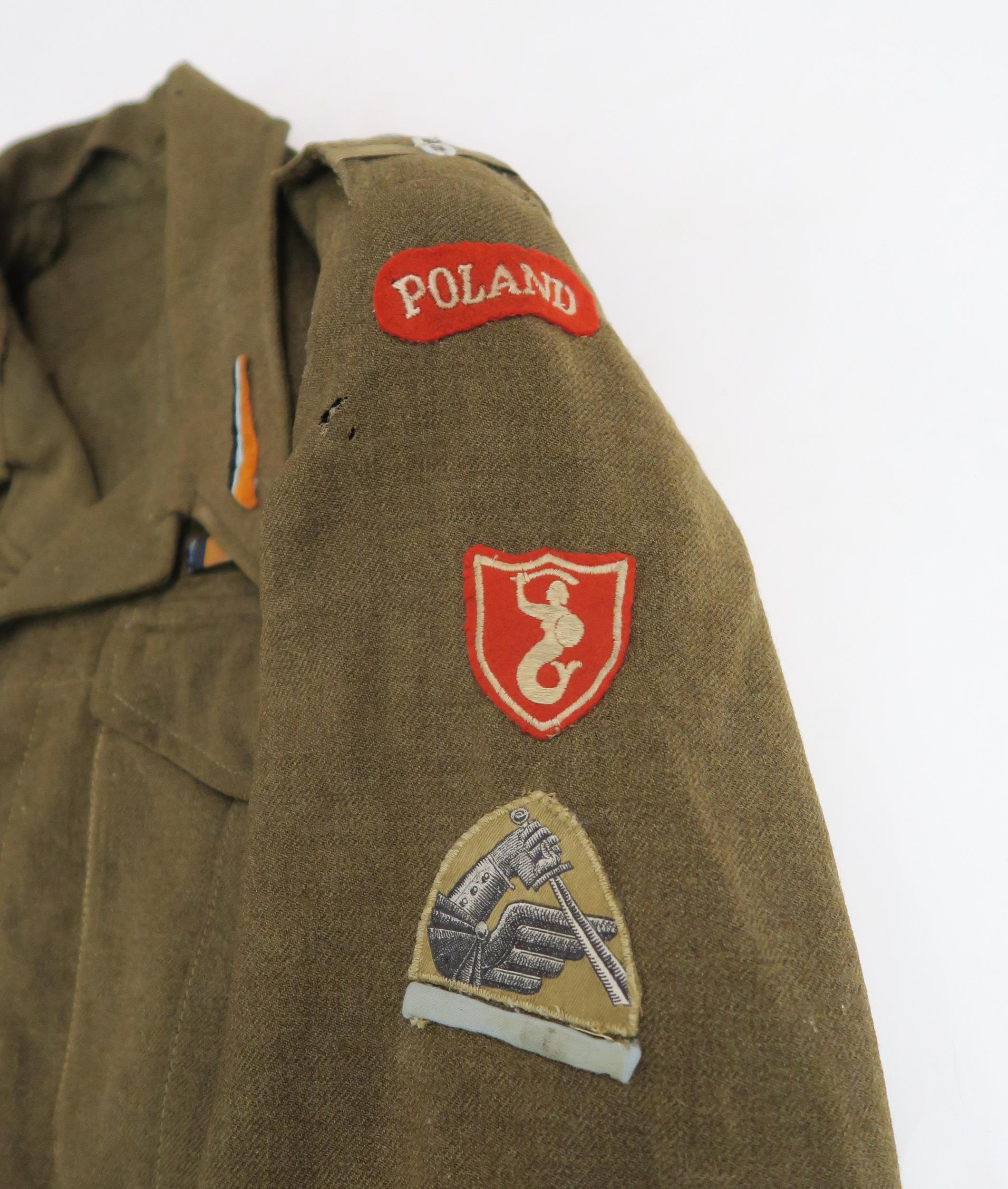 A WW2 POLISH 2ND CORPS BATTLEDRESS BLOUSE In khaki wool serge, with epaulettes bearing rank of - Image 2 of 6