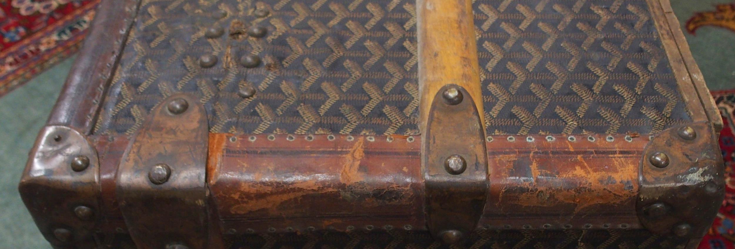 AN E GOYARD PARIS LEATHER AND WOOD BOUND STEAMER TRUNK with all-over printed design, leather edges - Image 27 of 29