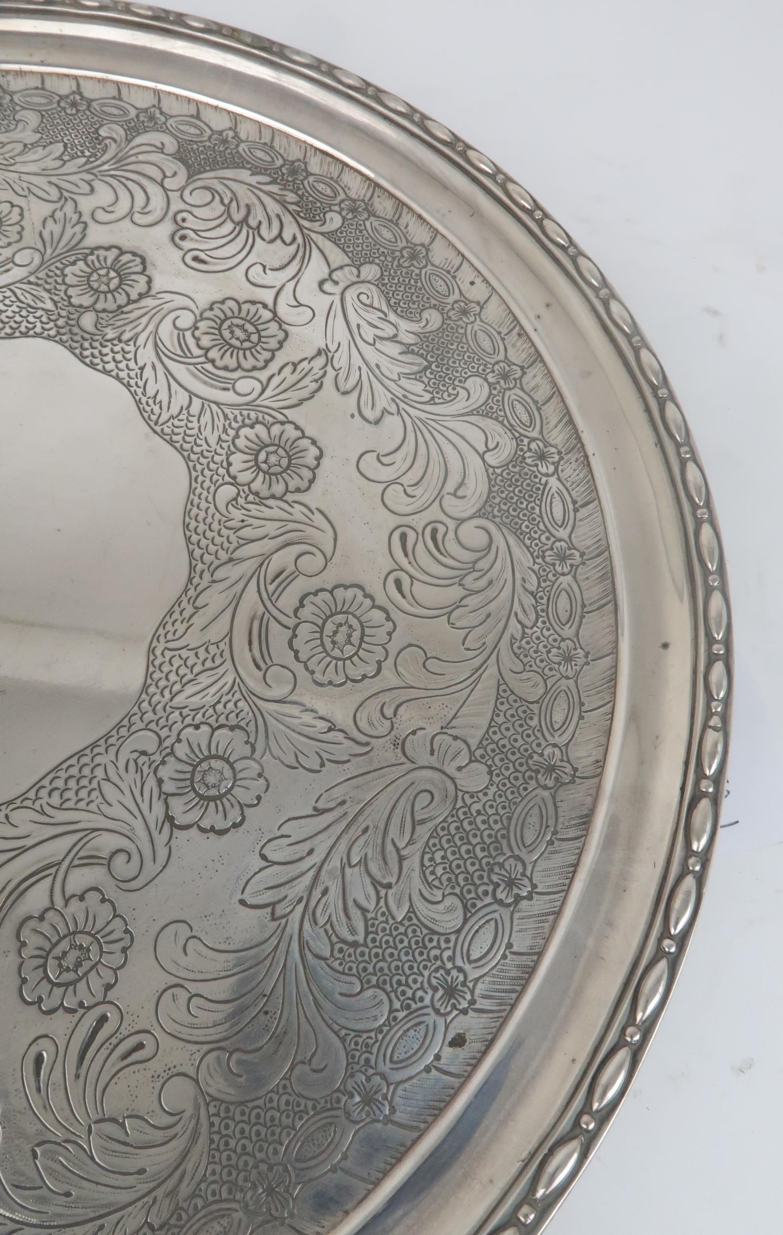 A GEORGE IV SCOTTISH SILVER SALVER makers mark WM over AM, of circular form, the body engraved - Image 2 of 4