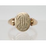 A 9CT GOLD LOCKET SIGNET RING the keepsake recess has a glazed panel inside. Full Chester