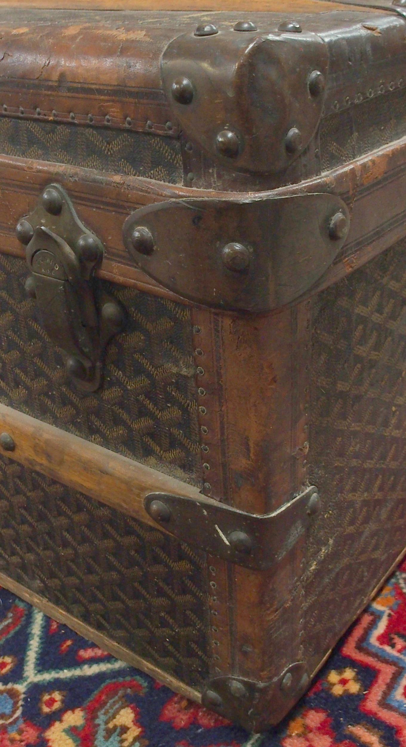 AN E GOYARD PARIS LEATHER AND WOOD BOUND STEAMER TRUNK with all-over printed design, leather edges - Image 16 of 29