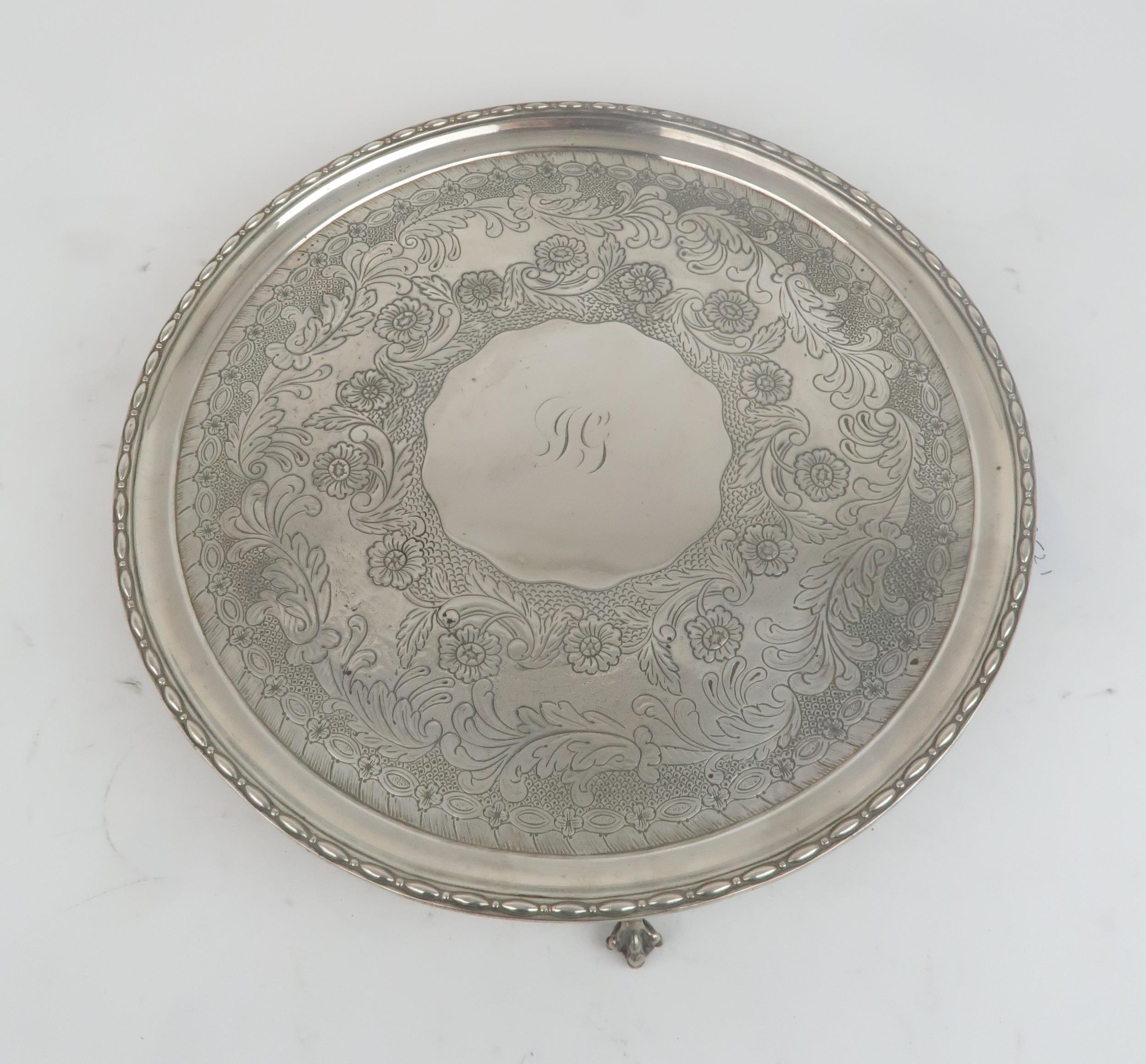 A GEORGE IV SCOTTISH SILVER SALVER makers mark WM over AM, of circular form, the body engraved