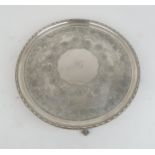 A GEORGE IV SCOTTISH SILVER SALVER makers mark WM over AM, of circular form, the body engraved