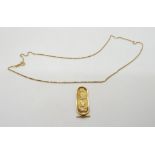 A Hieroglyph style pendant (af) with Arabic hallmarks and a 18ct gold box chain, length 46cm, weight