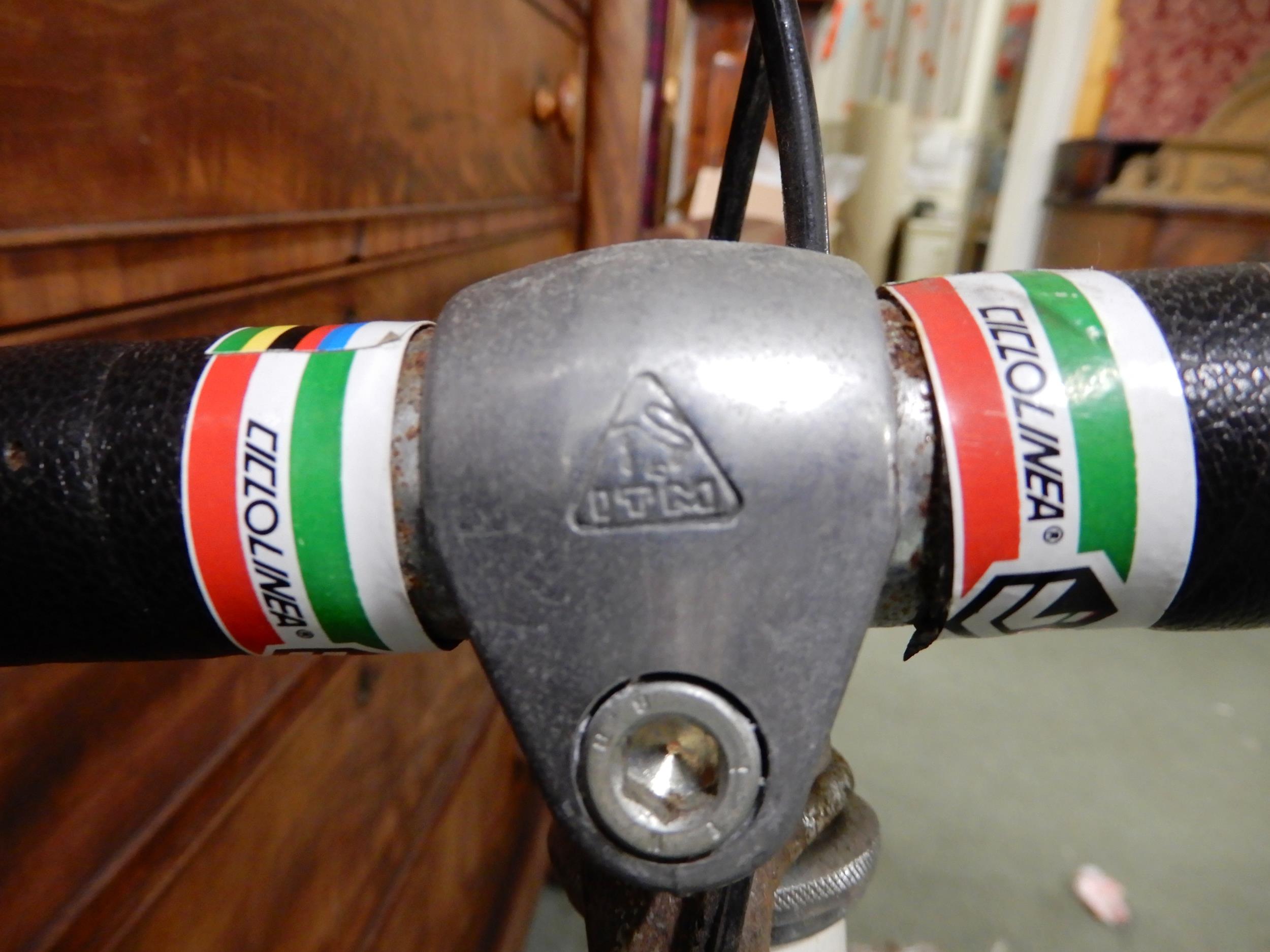 A mid 20th century Cinelli Milano racing bicycle with weinmann brakes and Unica saddle, 24 inch - Image 4 of 7