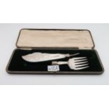 A cased set of silver fish servers (af), by Francis Hollings, Sheffield 1907, the blades with