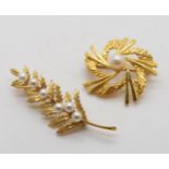 A 9ct gold fern brooch set with pearls, by Cropp & Farr, and a 9ct retro pearl brooch, weight