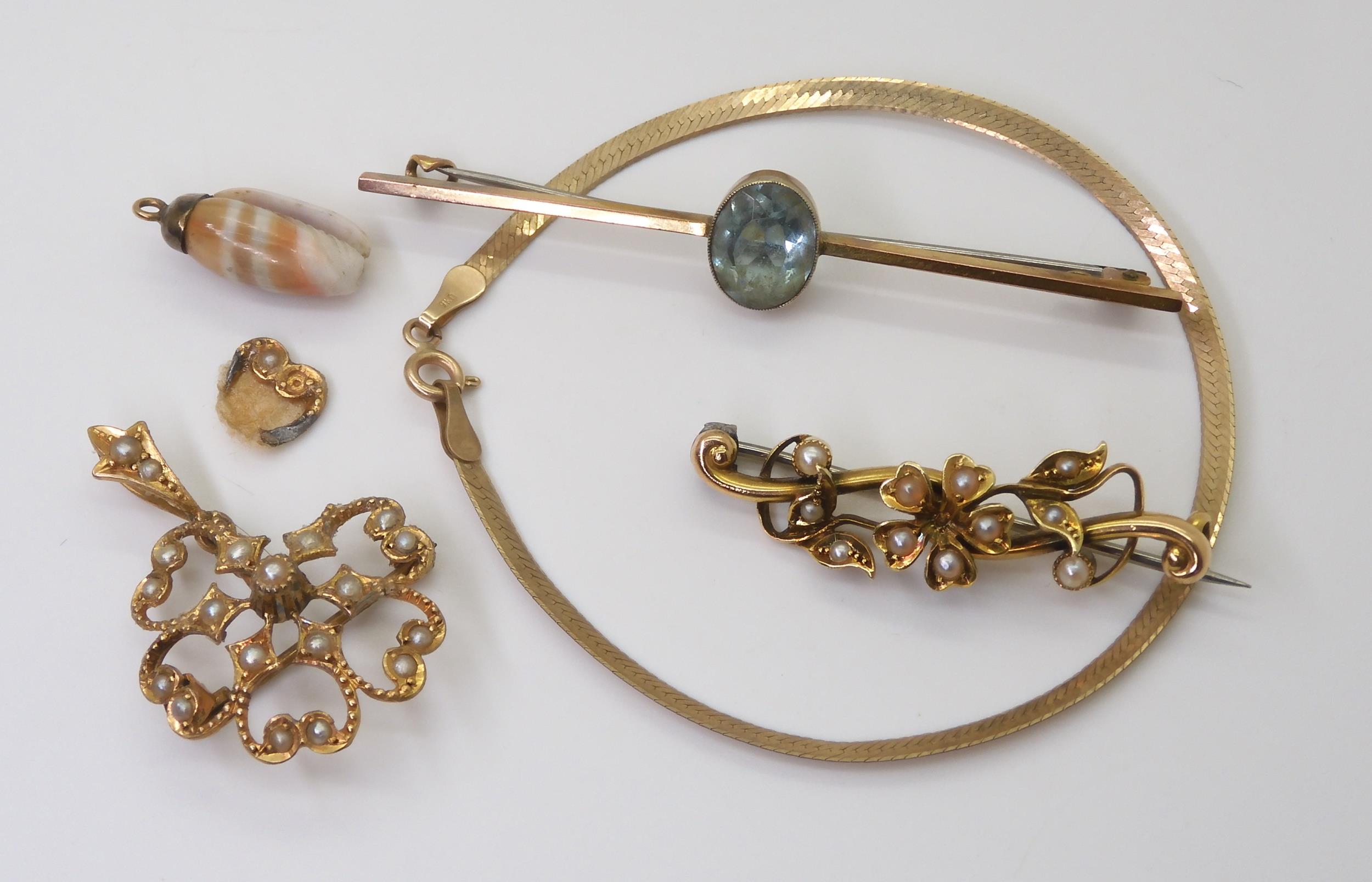 A 9ct gold ribbon chain bracelet, an (af) Edwardian pearl set pendant, a 9ct blue gem brooch, weight