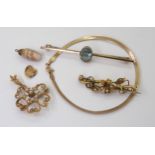 A 9ct gold ribbon chain bracelet, an (af) Edwardian pearl set pendant, a 9ct blue gem brooch, weight