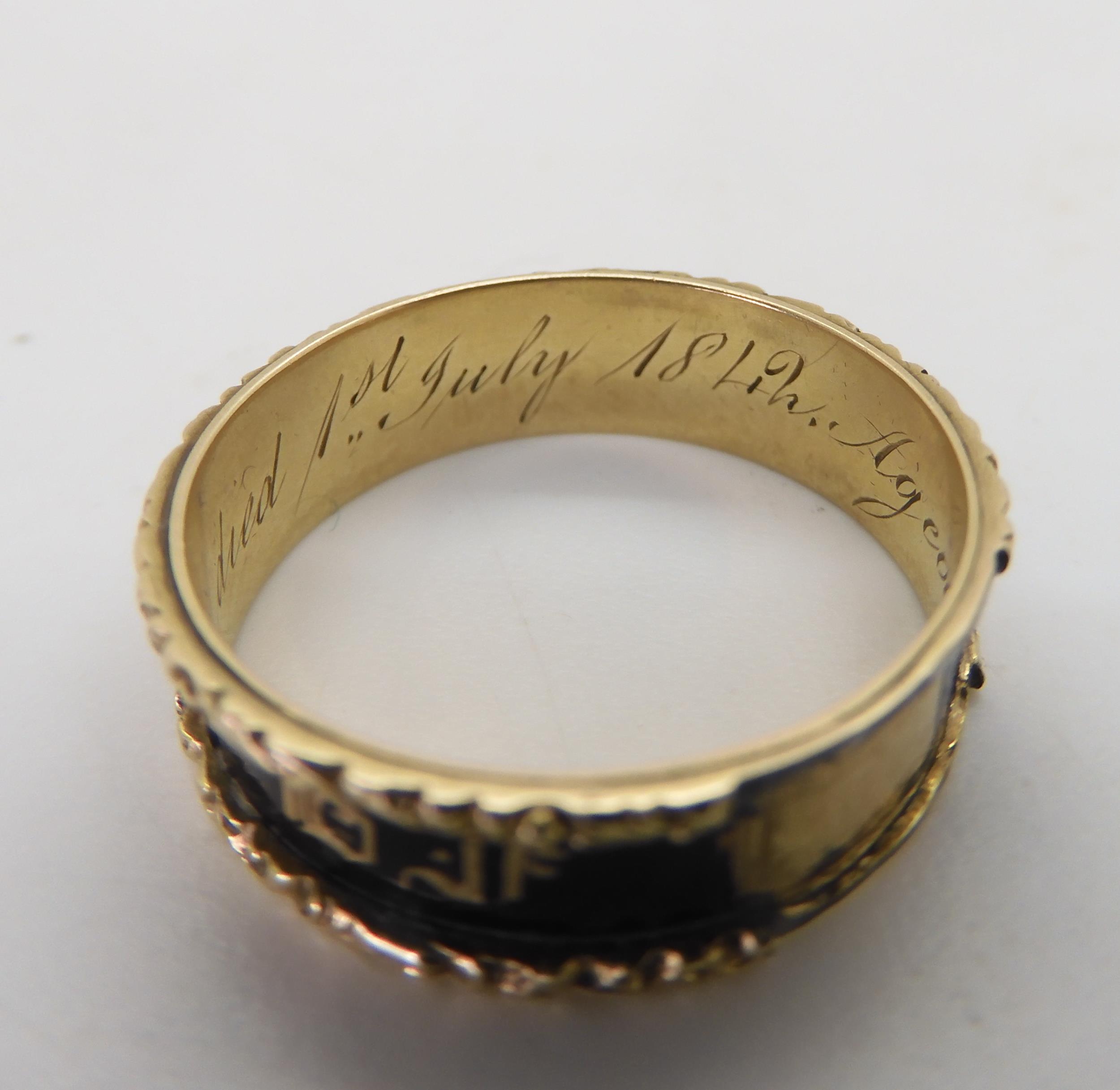 A yellow metal mourning ring, with black enamel, engraved Robert Laing died 1st July 1842, finger - Image 5 of 5