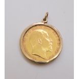 A 1907 gold half sovereign in a 9ct gold pendant mount, weight 5gms Condition Report:Available