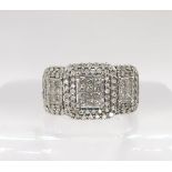 An 18ct white gold diamond cluster ring, set with estimated approx of 1ct of brilliant and