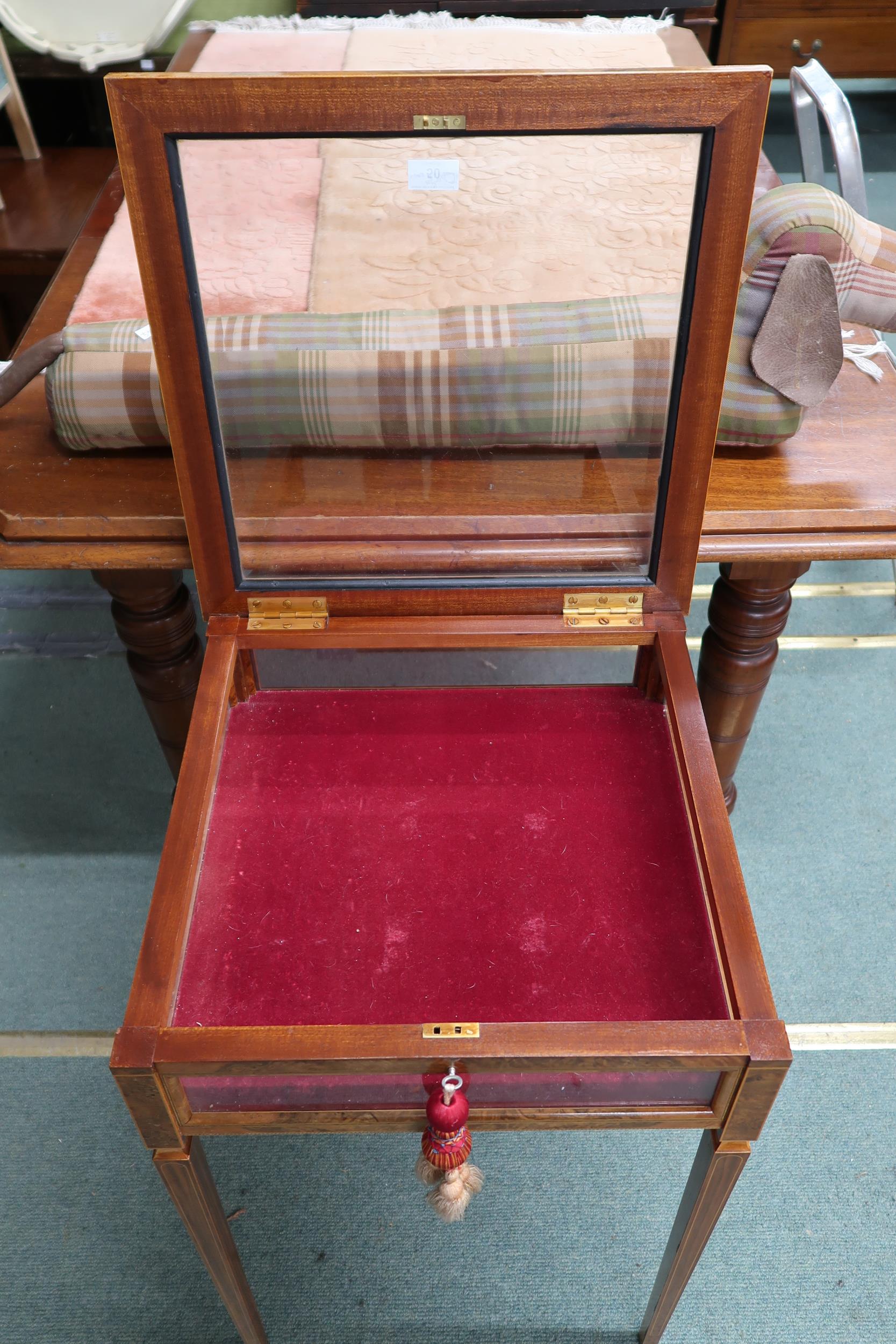 An Edwardian birds eye maple veneered bijouterie table with glazed hinged top over velvet - Image 4 of 4