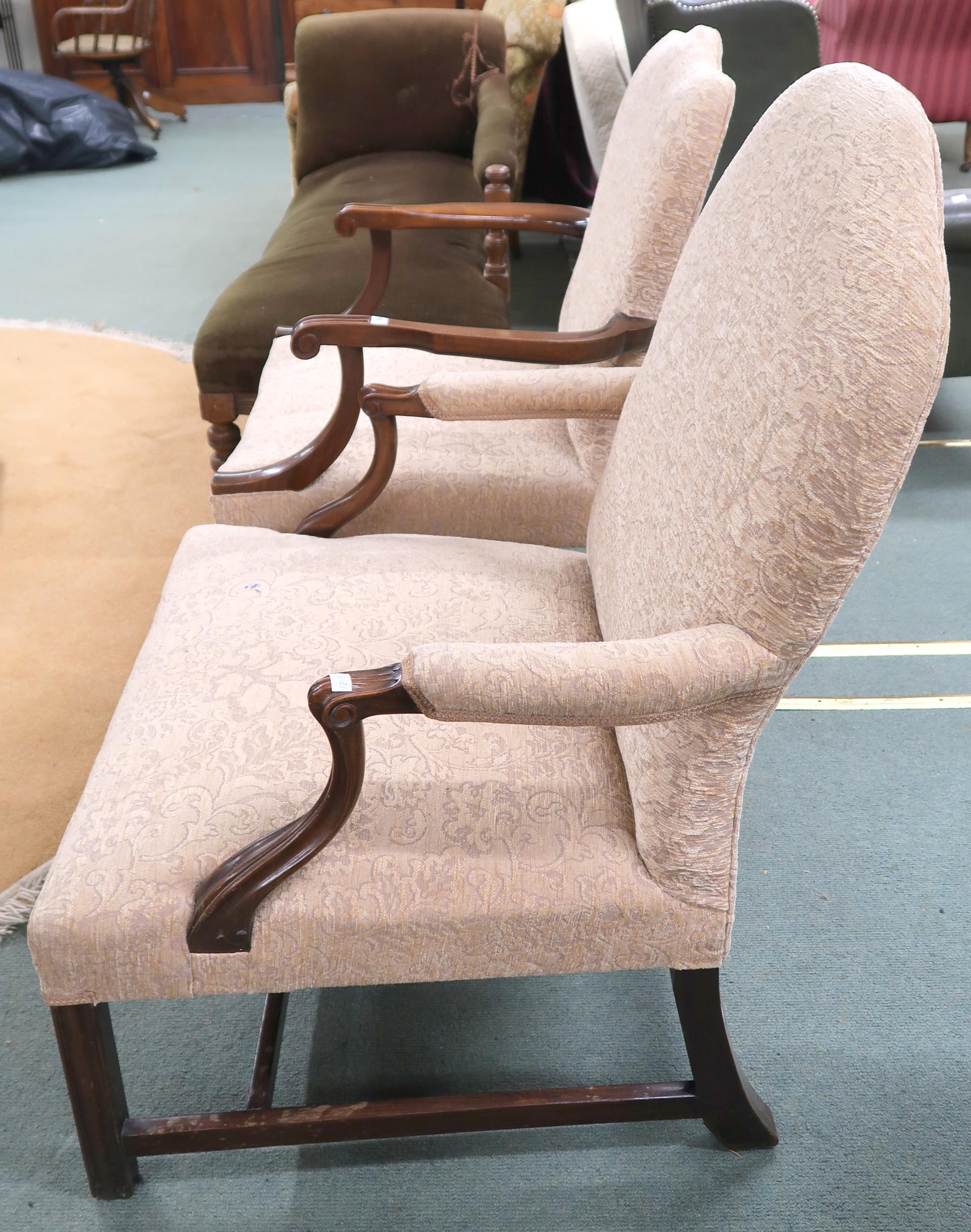 A lot of two assorted 19th century style open armchairs with beige damask upholstery first chair - Image 4 of 4