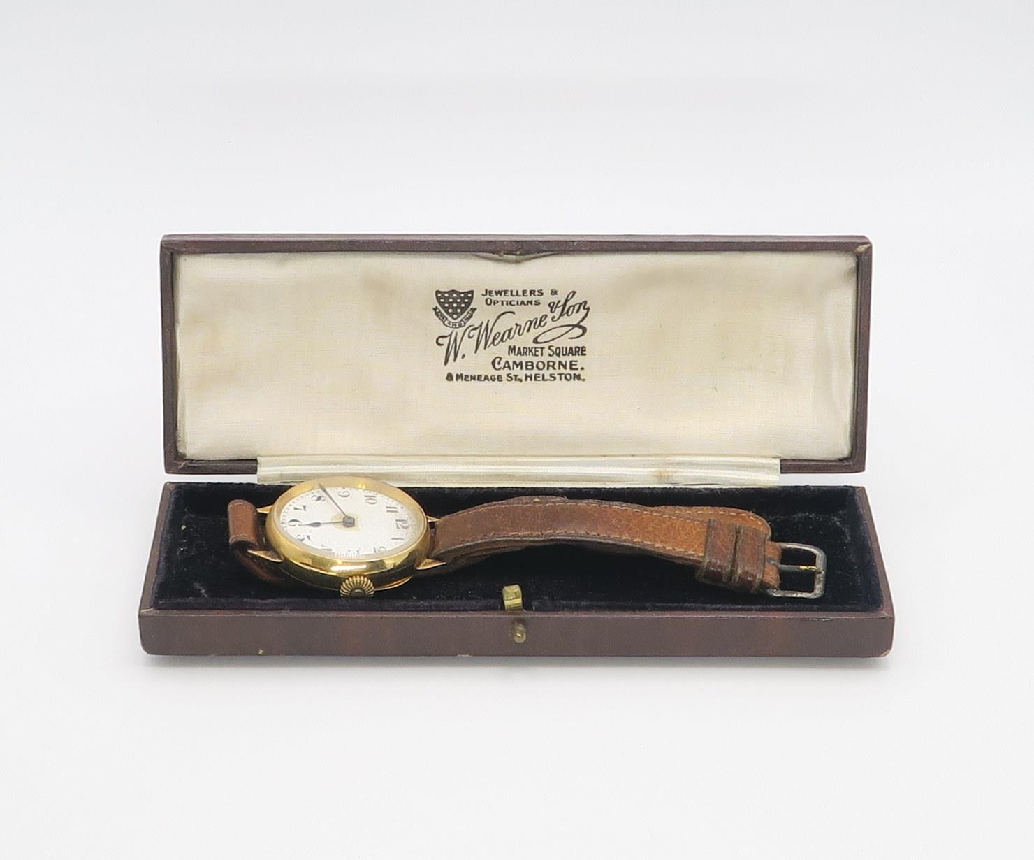 An 18ct gold gents Swiss watch, diameter 3.3cm, weight with strap and mechanism 36gms Condition