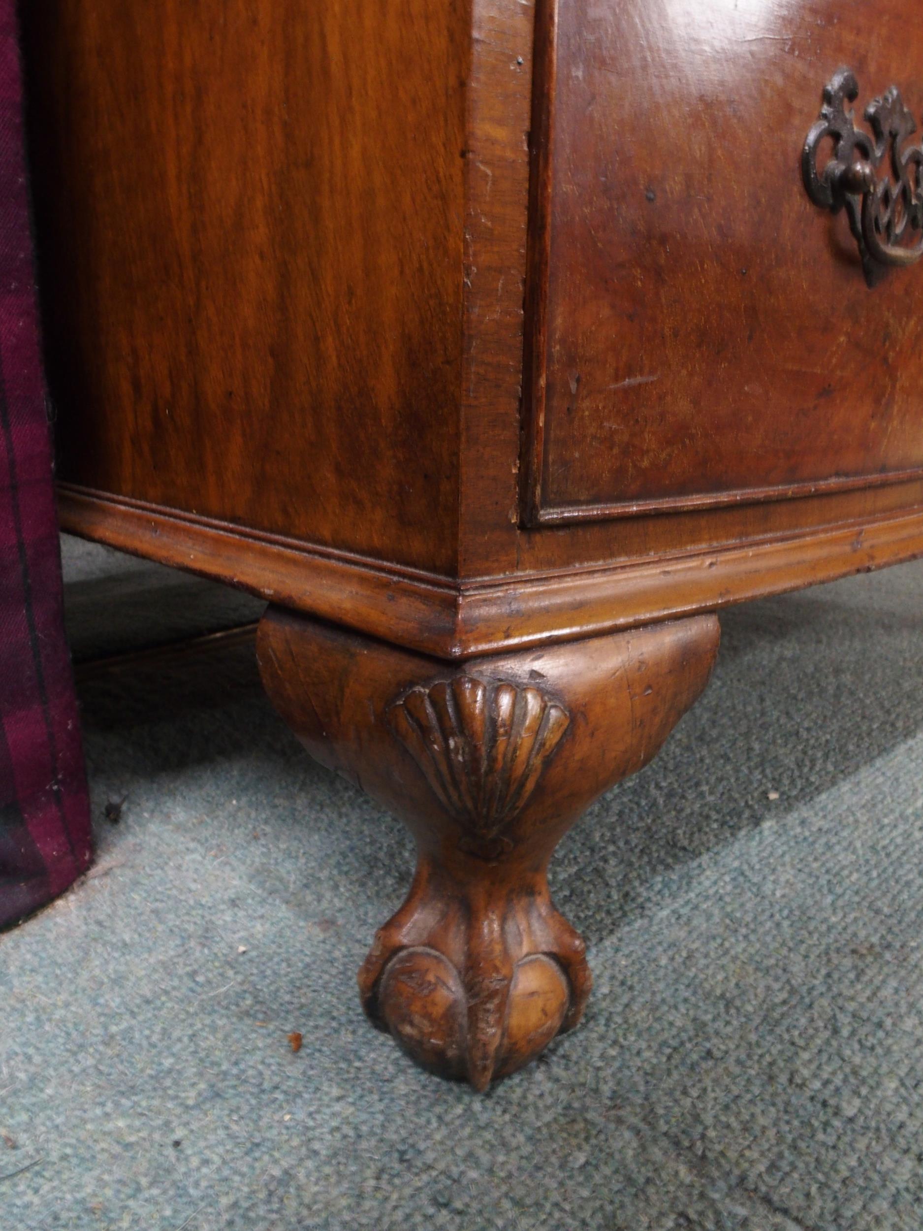 A 20th century mahogany chest on chest with moulded cornice over two short over three long drawers - Image 3 of 3