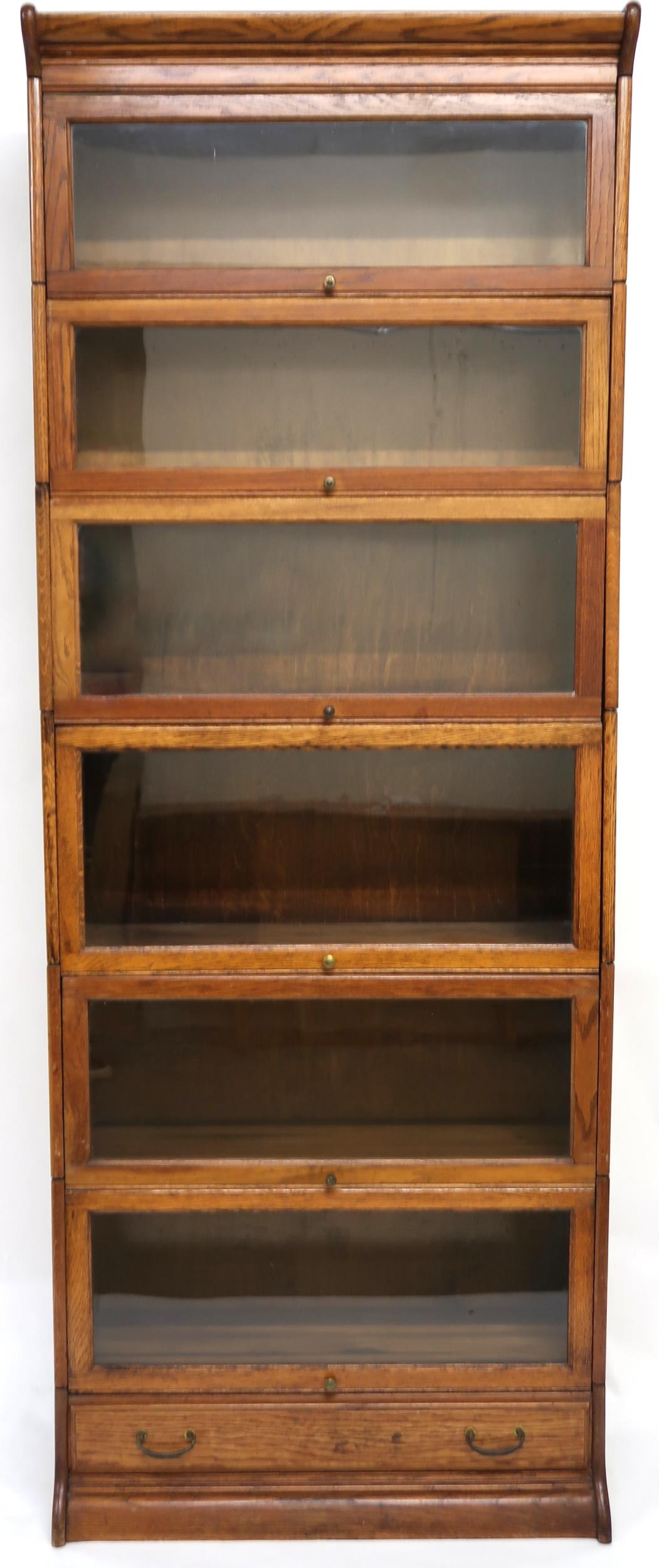 AN EARLY 20TH CENTURY OAK GLOBE-WERNICKE STYLE SIX TIER SECTIONAL BOOKCASE with six glazed doored