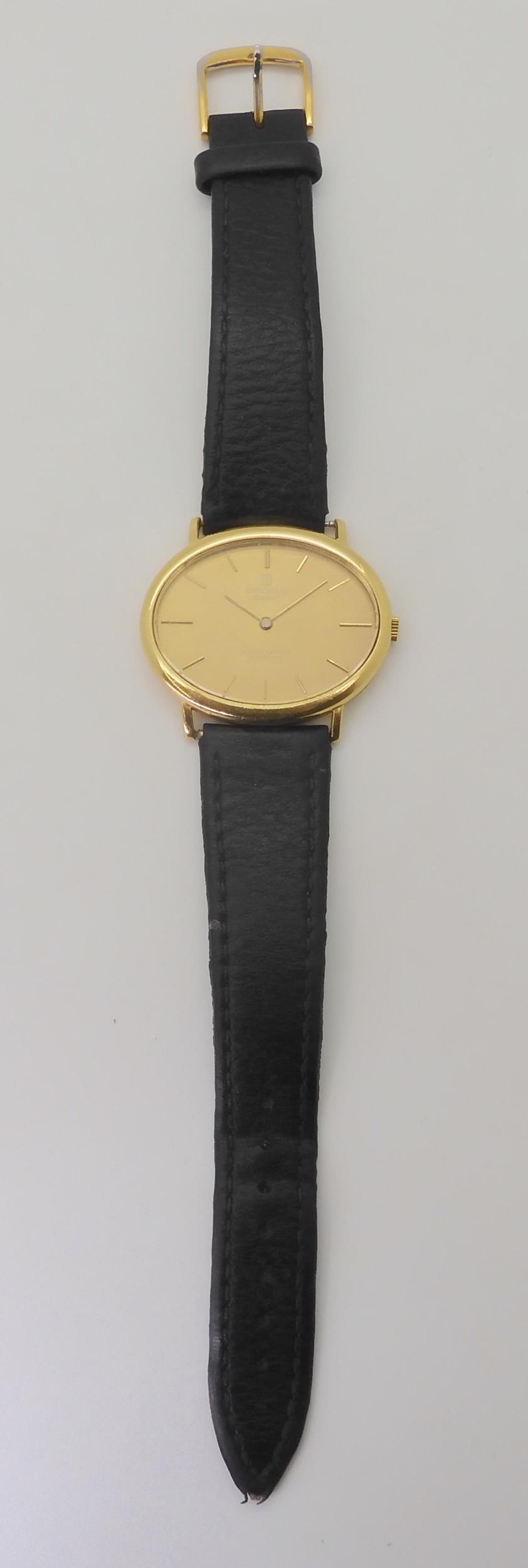 A UNIVERSAL GENEVE GOLDEN SHADOW  with an automatic movement, the case in 18ct gold with Swiss - Image 2 of 6
