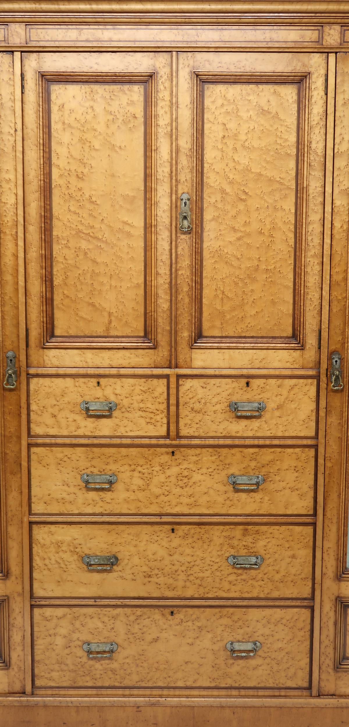 A VICTORIAN BIRDSEYE MAPLE COMPACTUM WARDROBE & ACCOMPANYING BEDSIDE CABINET wardrobe with moulded - Image 3 of 22