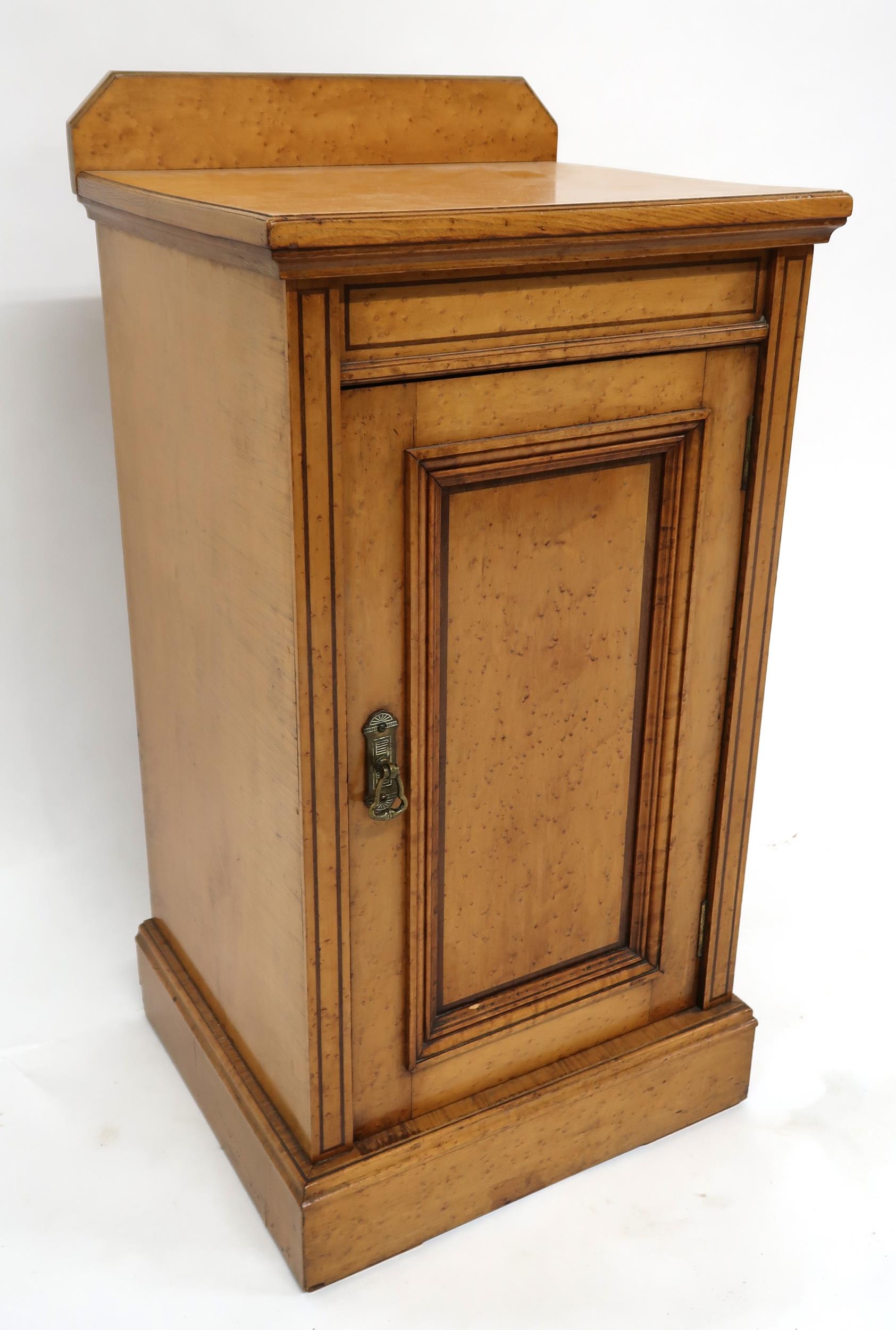 A VICTORIAN BIRDSEYE MAPLE COMPACTUM WARDROBE & ACCOMPANYING BEDSIDE CABINET wardrobe with moulded - Image 21 of 22