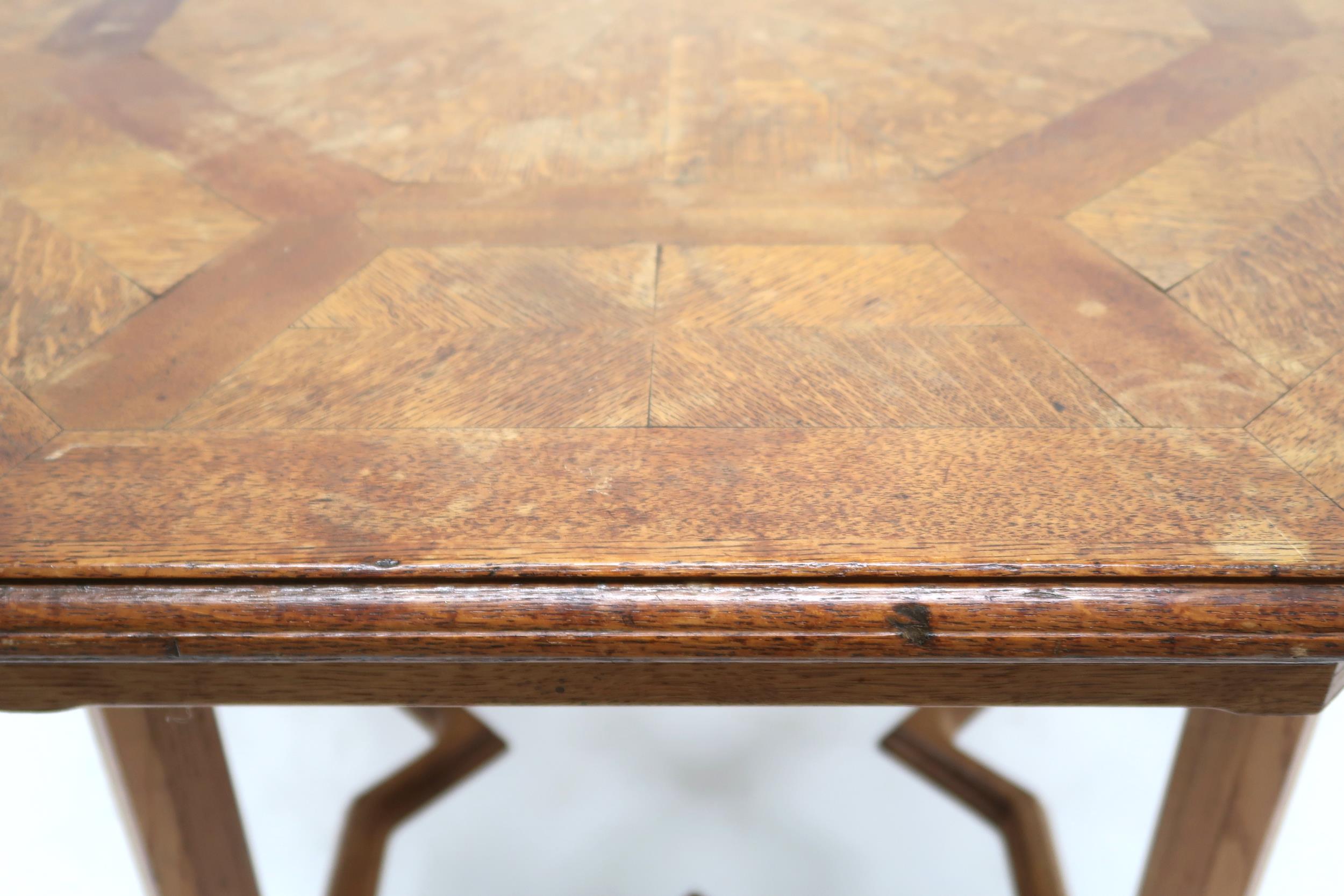 A VICTORIAN OAK PARQUETRY INLAID HOWARD & SONS LONDON OCTAGONAL CENTRE TABLE  with inlaid - Image 8 of 10