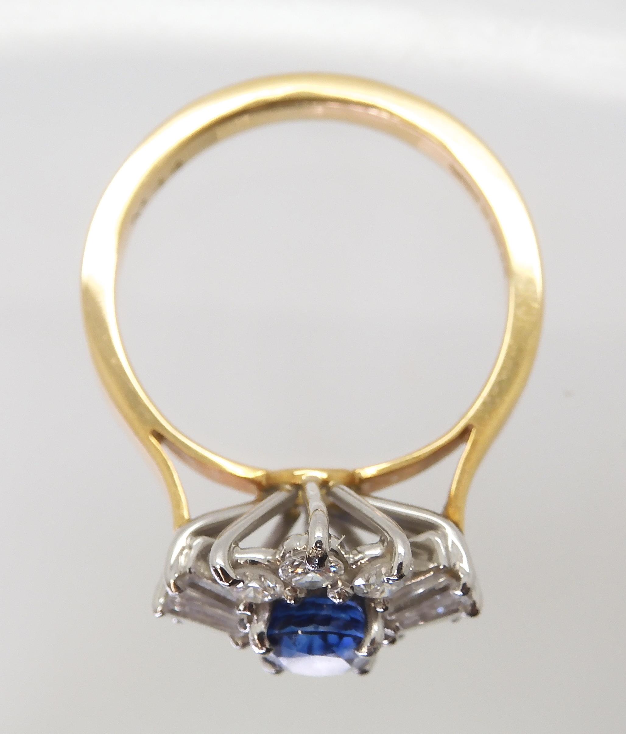 A SAPPHIRE & DIAMOND CLUSTER RING set in 18ct yellow and white gold, the starburst configuration - Image 5 of 8