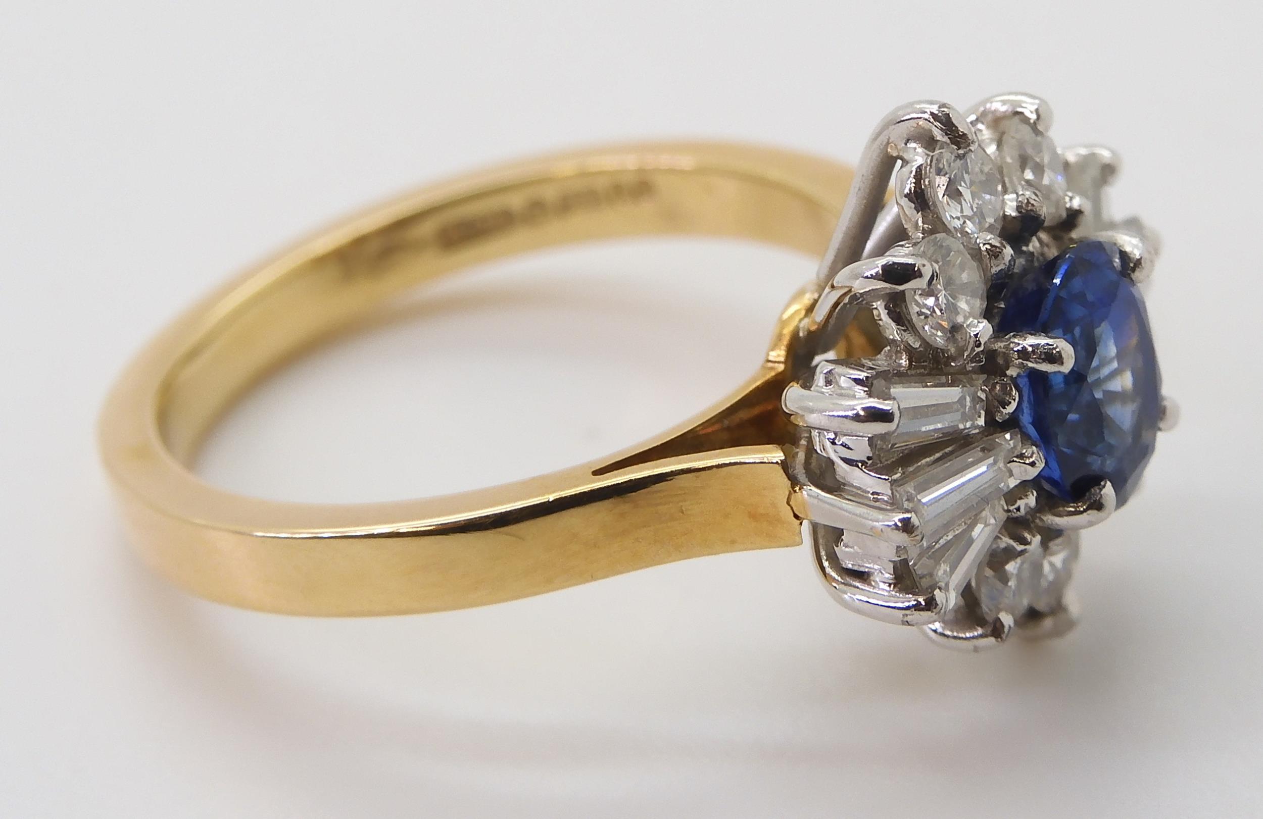 A SAPPHIRE & DIAMOND CLUSTER RING set in 18ct yellow and white gold, the starburst configuration - Image 7 of 8
