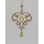 AN EDWARDIAN PEARL & PERIDOT PENDANT mounted in 9ct gold, with a 46cm 9ct gold  curb chain, length