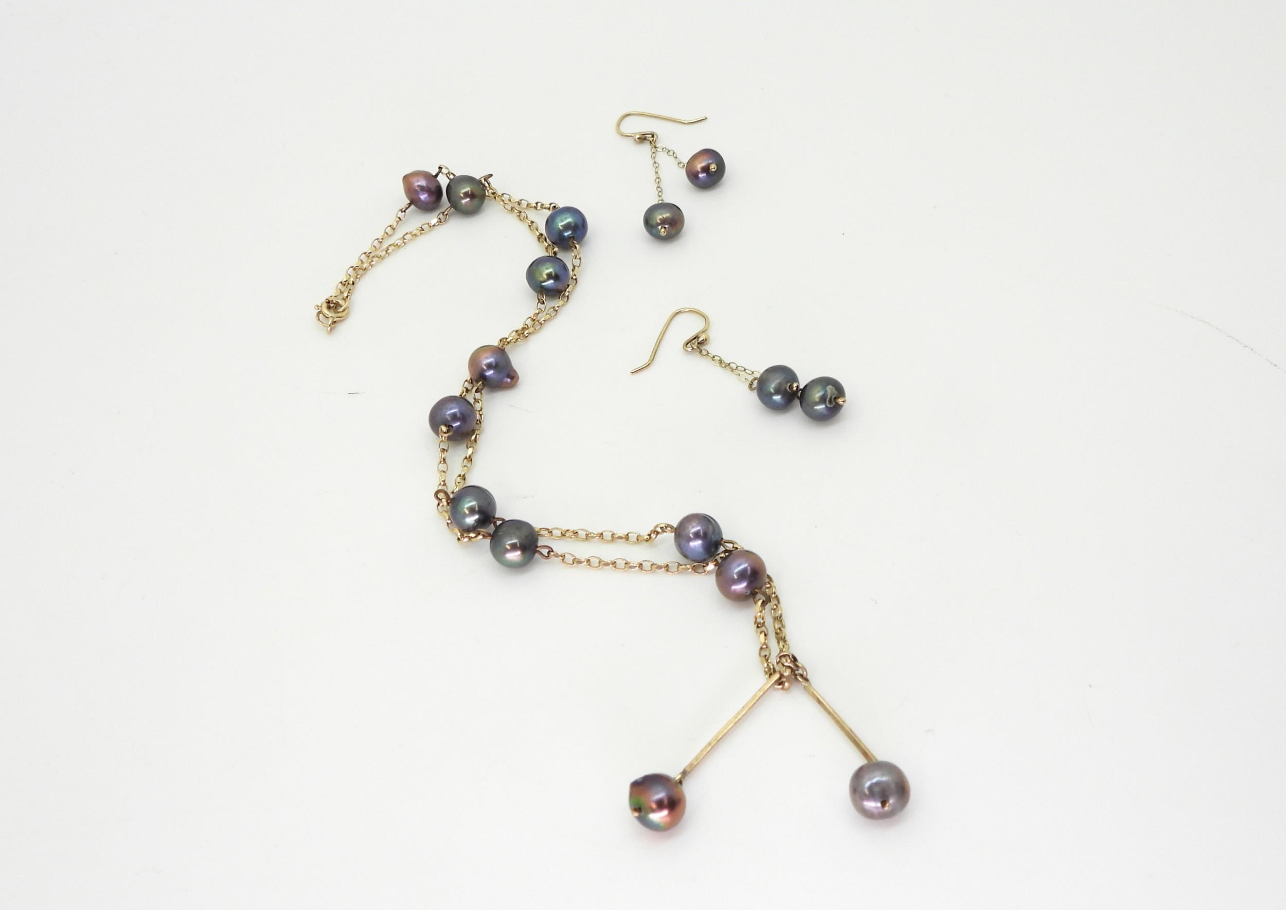 A 9ct gold fine belcher chain strung with black pearls and a pair of matching earrings, weight
