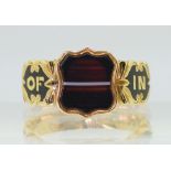 AN AGATE MOURNING RING with shield shaped black & white banded agate, the heavy weight shank with