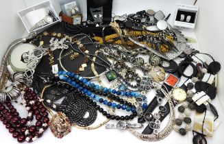 A collection of costume jewellery to include blue agate beads, banded onyx beads, items by