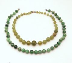 Green harstone beads, a string of green & white beads, each bead approx 9.6mm, length 42cm, weight