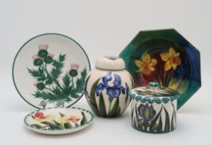 A WEMYSS DAFFODIL PAINTED OCTAGONAL BOWL on jazzy ground, 24cm diameter, a unmarked thistle