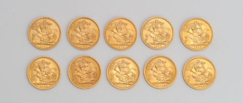 ELIZABETH II SOVEREIGN COINS a cased collection of ten Elizabeth II sovereign coins 1957 8 grams,