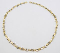 AN ITALIAN MADE CHAIN with 18ct gold Italian hallmarks, the abstract links are in yellow and white