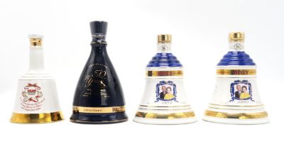 BELL'S BLENDED SCOTCH WHISKY IN WADE DECANTERS Queen's Golden Jubilee 50 Years 1952-2002 70cl / 40