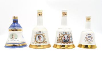 BELL'S BLENDED SCOTCH WHISKY IN WADE DECANTERS Prince Andrew And Miss Sarah Ferguson 1986 75cl 43