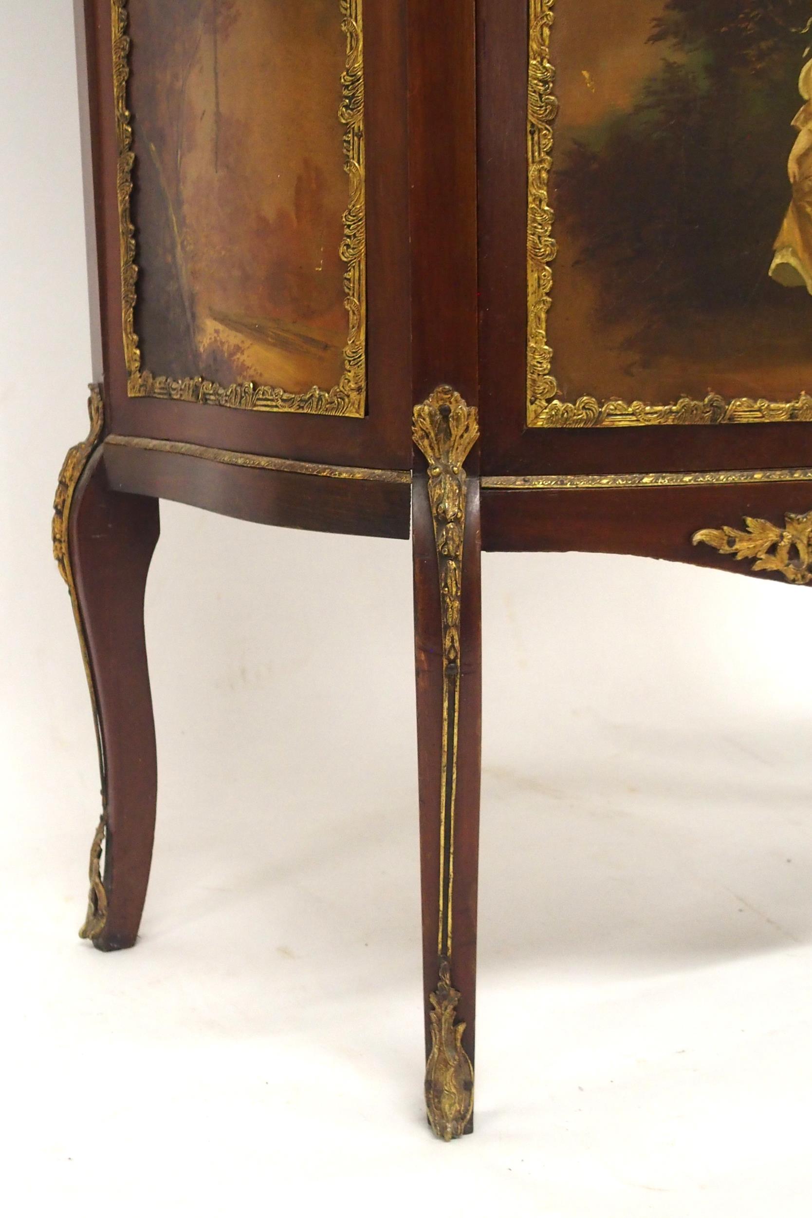 AN EARLY 20TH CENTURY LOUIS XV STYLE BRASS ORMOLU MOUNTED VITRINE DISPLAY CABINET  with galleried - Image 3 of 10
