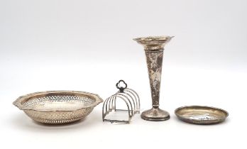 A collection of silver including a silver dish, by Henry Matthews, Birmingham, with geometric