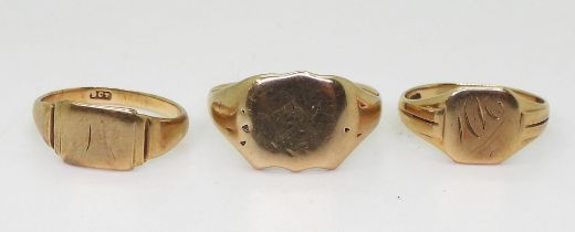 Three 9ct gold signet rings, finger sizes K, L1/2 and T, weight combined 8gms Condition Report: