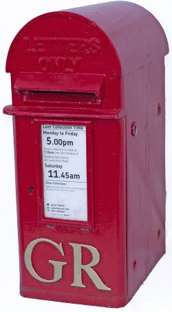 Cast iron post box, lamp box short door type, George V. Complete with a later plastic door plate